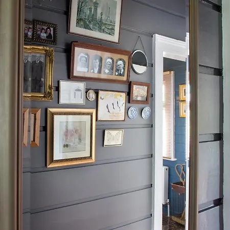 木屋 The Dolls House *